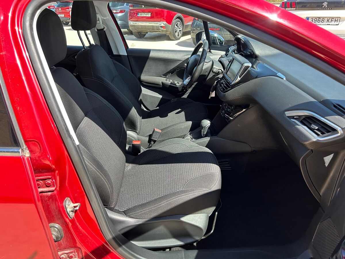 PEUGEOT 208 ALLURE 1.2 E-THP AUTO SPANISH LHD IN SPAIN 113000 MILES SUPERB 2015